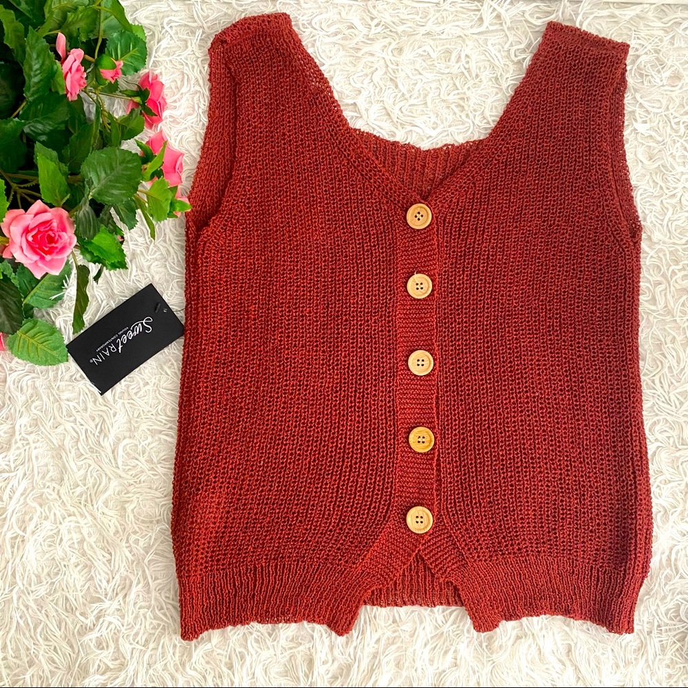 NWT Rust knit buttoned top🍂🤍